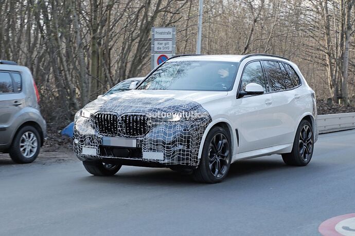 2023-bmw-x5-lci-prototype-shows-its-much-slimmer-laser-led-lights-178165_1