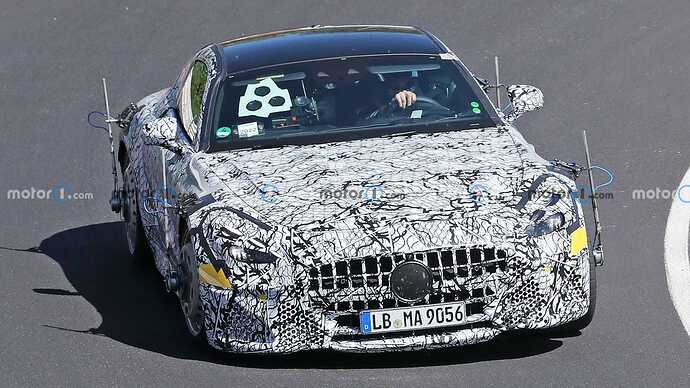 mercedes-amg-gt-coupe-plug-in-hybrid-spy-shots (14)