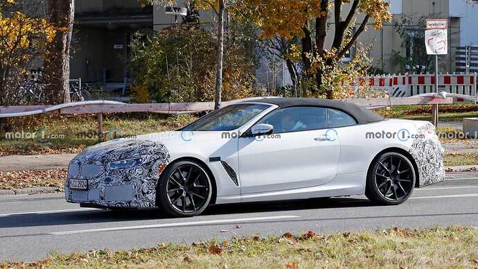 2023-bmw-8-series-convertible-side-view-spy-photo (7)