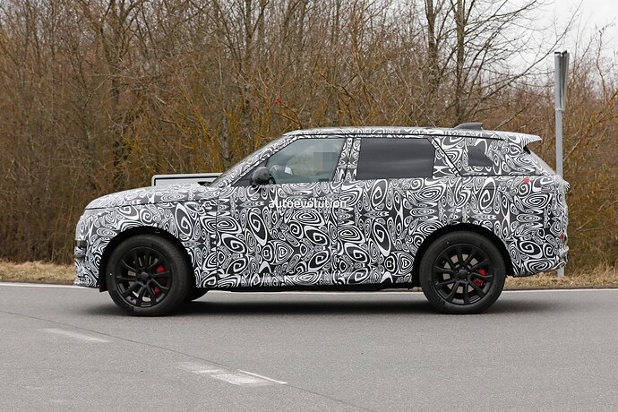 supercilious-range-rover-sport-is-almost-ready-to-put-pressure-on-the-german-establishment_10