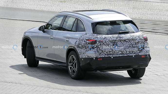 2023-mercedes-glc-with-minimal-camouflage-spy-photo (7)