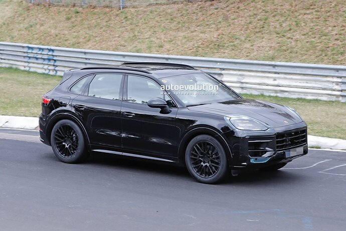 2023-porsche-cayenne-facelift-spied-on-the-nurburgring-is-ready-to-rumble_6