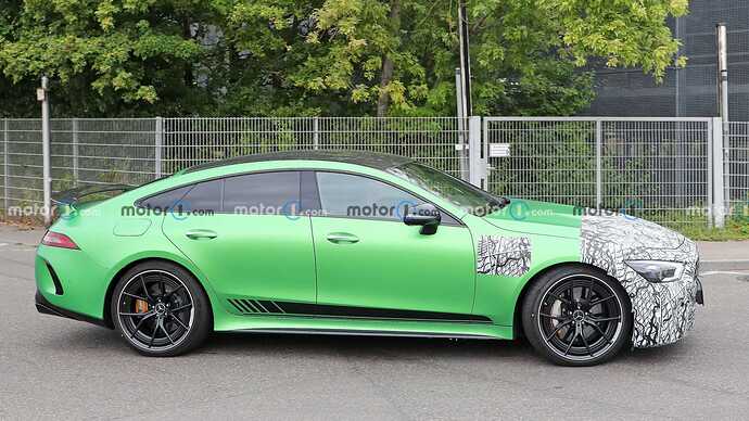 mercedes-amg-gt-4-door-facelift-spied (7)