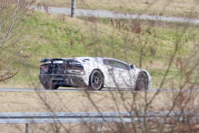 2023-lamborghini-aventador-successor-comes-out-to-play-in-newest-spy-photos_5