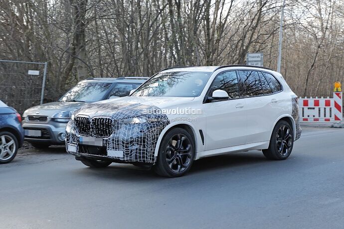 2023-bmw-x5-lci-prototype-shows-its-much-slimmer-laser-led-lights_5