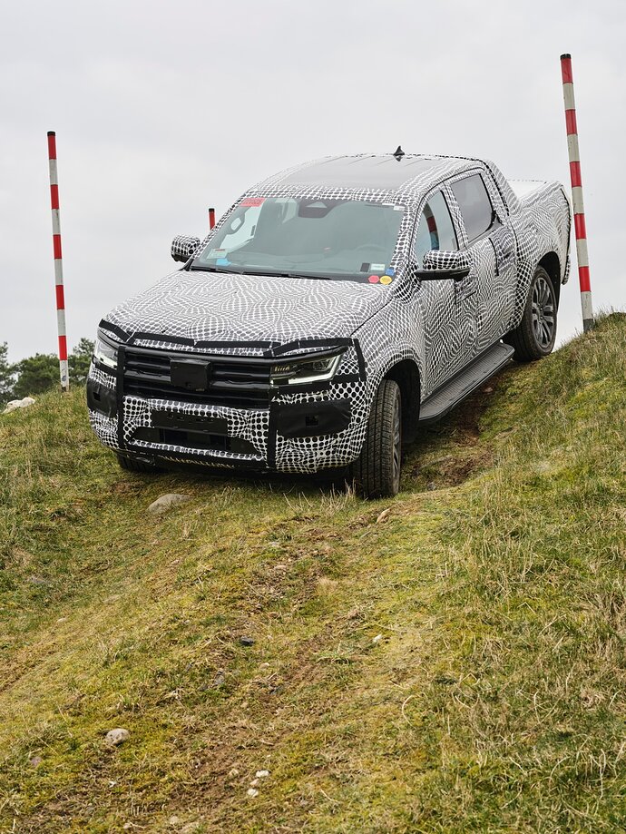 2023-volkswagen-amarok-cant-hide-ford-ranger-influences-will-get-five-engine-choices_9