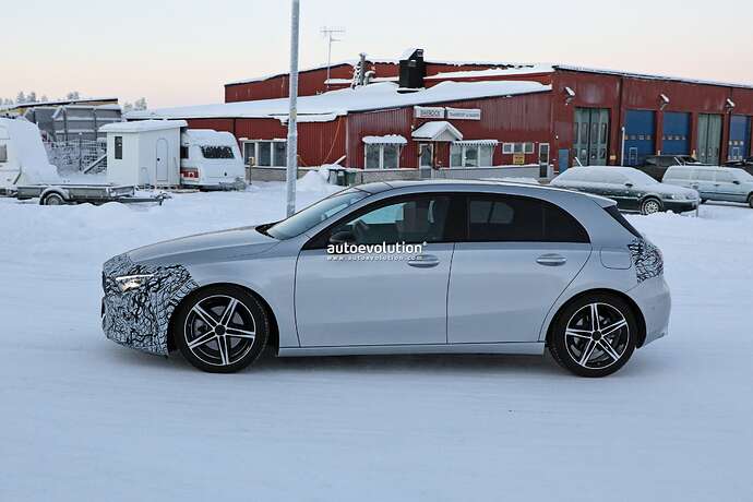 2022-mercedes-benz-a-class-starts-winter-testing-with-facemask-and-tiny-skirt_5