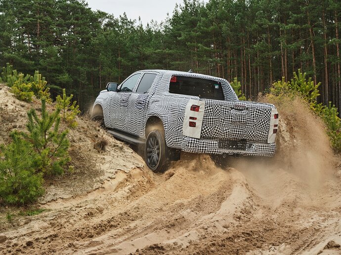 2023-volkswagen-amarok-cant-hide-ford-ranger-influences-will-get-five-engine-choices_11