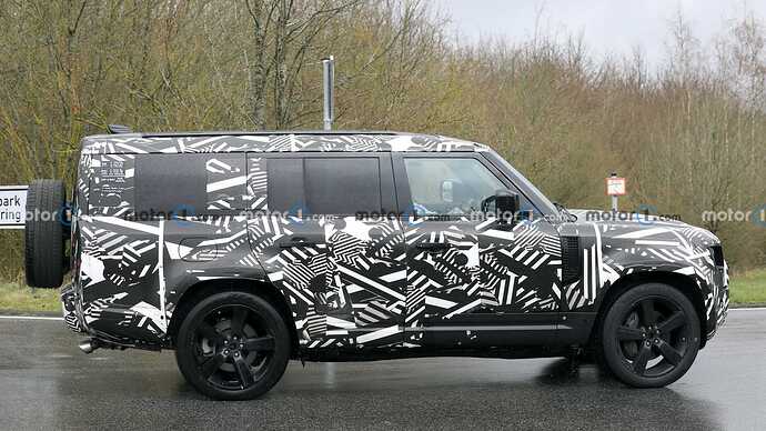land-rover-defender-130-side-view-spy-photo (7)