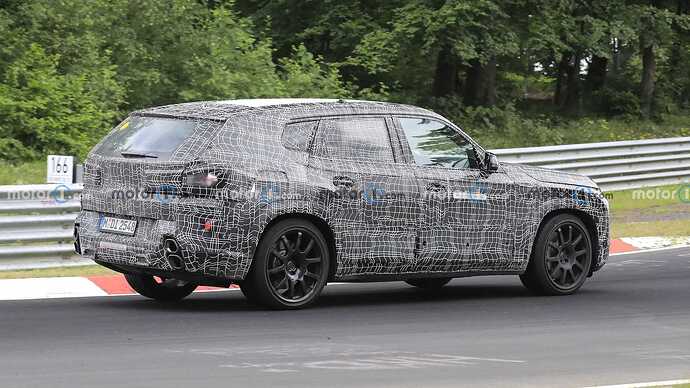 bmw-x8-spied-flaunting-unusual-tailpipe-layout (7)
