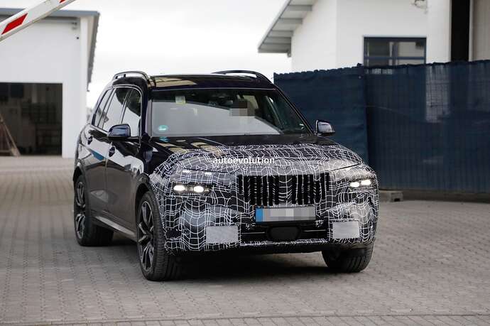 2022-bmw-x7-facelift-gains-production-lights-do-you-like-it-better-now_1