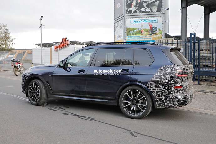 2022-bmw-x7-facelift-gains-production-lights-do-you-like-it-better-now_9