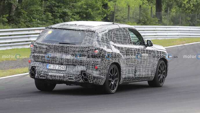 bmw-x8-spied-flaunting-unusual-tailpipe-layout (8)