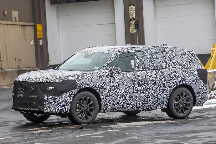 new-ford-suv-prototype-spied-could-revive-fusion-moniker_3