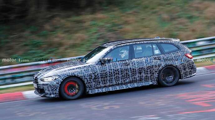 2022-bmw-m3-touring-glowing-brake-rotors-spy-photo (2)