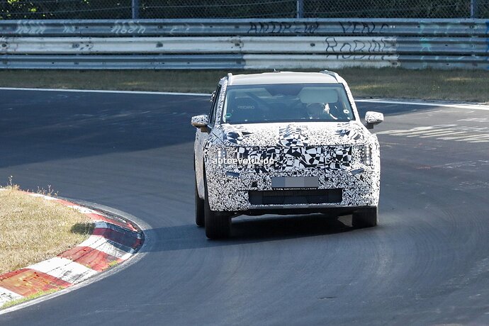 new-kia-ev9-looks-surprisingly-composed-while-tackling-the-nordschleife_13