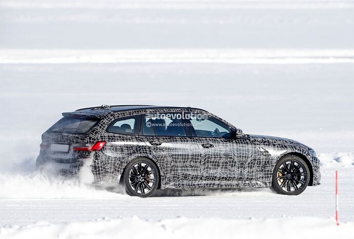 2023-bmw-m3-touring-looks-unphased-by-the-snow-in-latest-spy-video_12