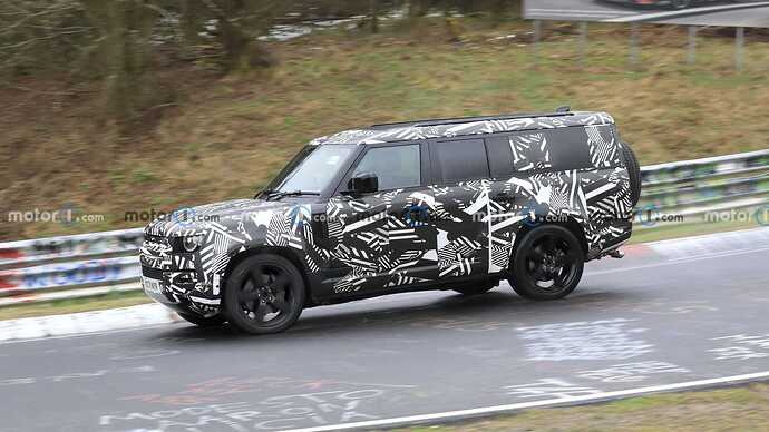 land-rover-defender-130-side-view-spy-photo (2)