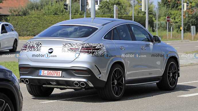 mercedes-benz-gle-coupe-facelift-new-spy-photo-rear-three-quarters (4)