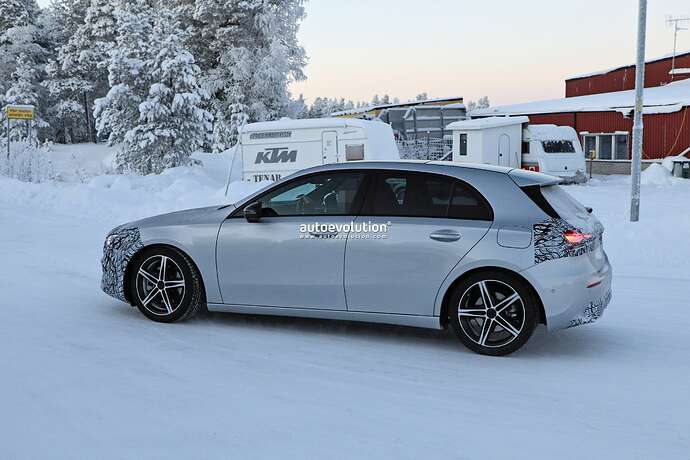 2022-mercedes-benz-a-class-starts-winter-testing-with-facemask-and-tiny-skirt_6