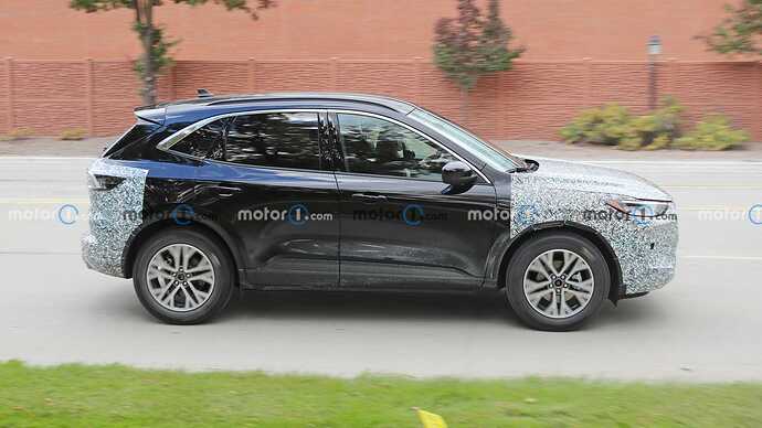 2023-ford-escape-side-view-facelift-spy-photo