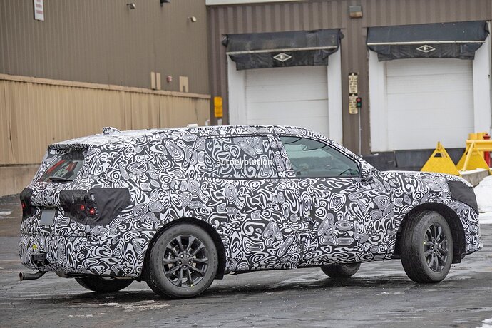 new-ford-suv-prototype-spied-could-revive-fusion-moniker_12