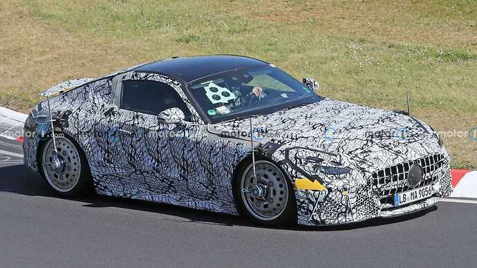 mercedes-amg-gt-coupe-plug-in-hybrid-spy-shots (16)