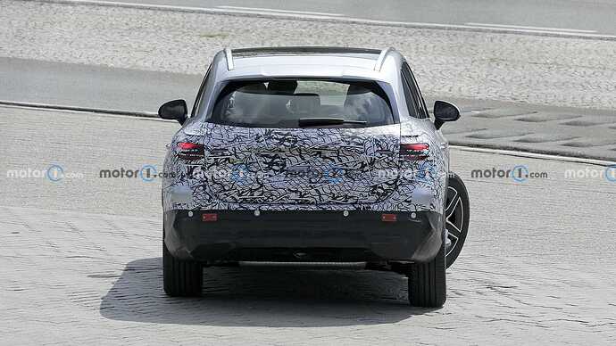 2023-mercedes-glc-with-minimal-camouflage-spy-photo (8)