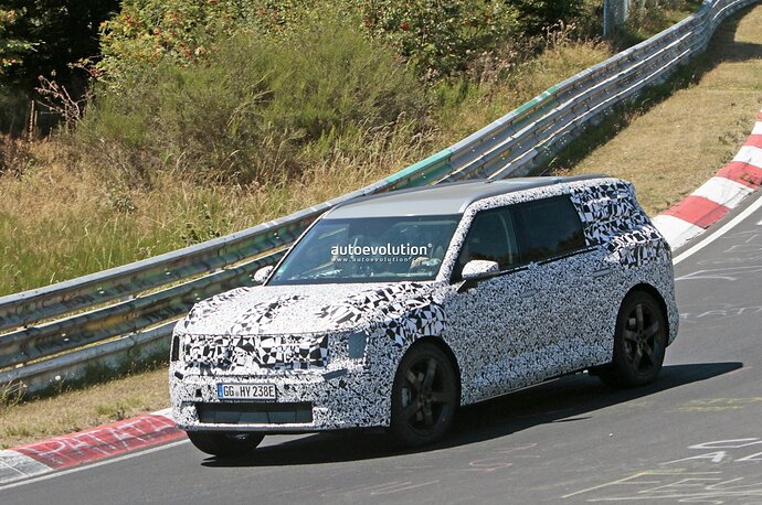 new-kia-ev9-looks-surprisingly-composed-while-tackling-the-nordschleife_28