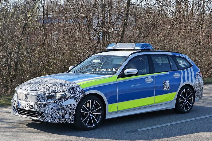 2023-bmw-3-series-touring-police-car-looks-serious-debut-is-probably-imminent_13