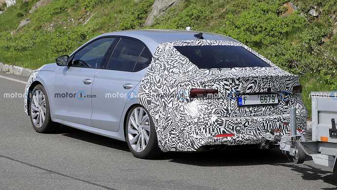 2023-skoda-octavia-facelift-spy-photo (19)