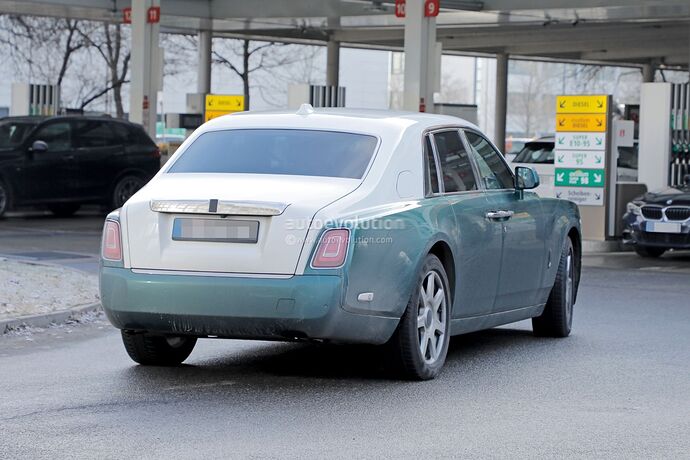 2023-rolls-royce-phantom-facelift-will-be-the-last-of-its-kind_14