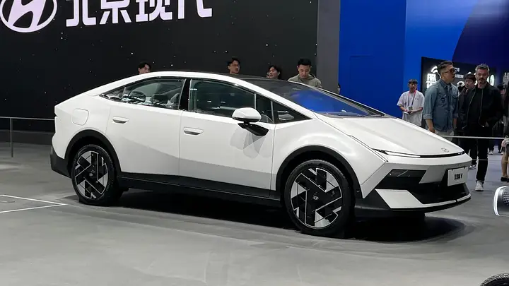 Hyundai Ioniq V - newcarscoops - front angleduf8ipm