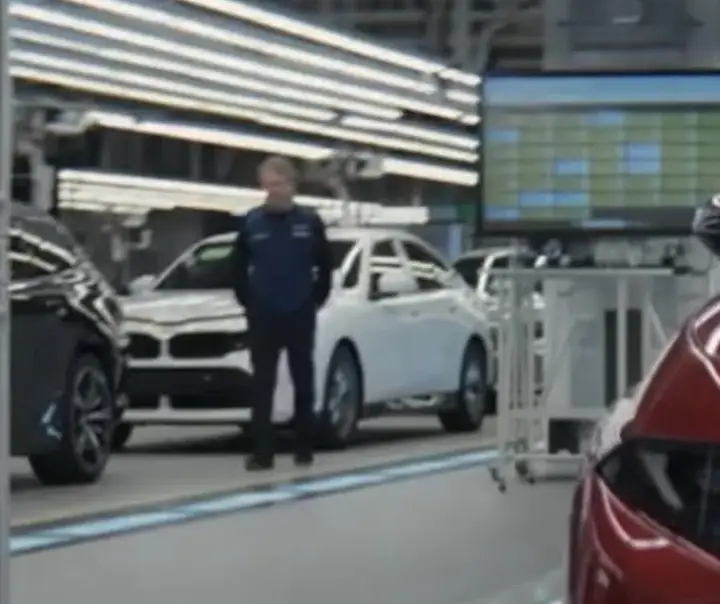 2028-bmw-5-series-lci-being-assembled-on-the-left-hand-v0-mpgqphi5xvth1
