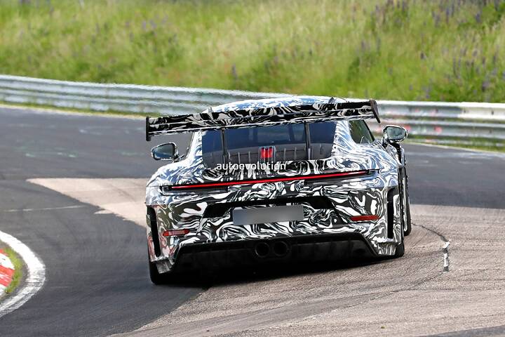 porsches-newcarscoops-2027-updated-gt3-rs-hits-the-nurburgring_8