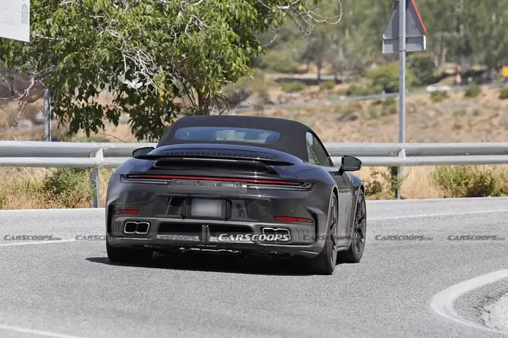 Porsche-911-Turbo-convertible-scoop-00016-1024x684