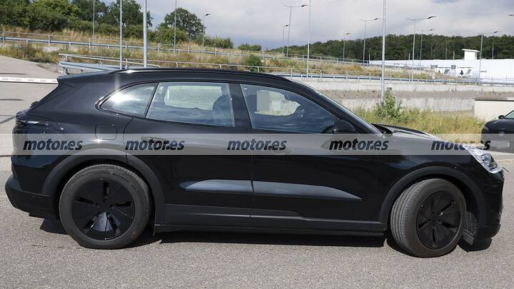 Finally revealed! The new electric Porsche Cayenne reveals its interior (and its new face, too)