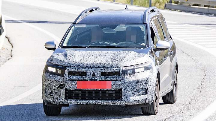interior-dacia-jogger-2026-fotos-espia-2025107991-1746350928_3