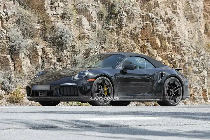 Porsche-911-Turbo-convertible-scoop-00002-1024x684