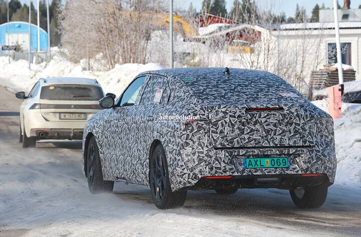 next-ds-flagship-spied-with-sloping-roofline-stla-medium-based-model-is-100-electric_15