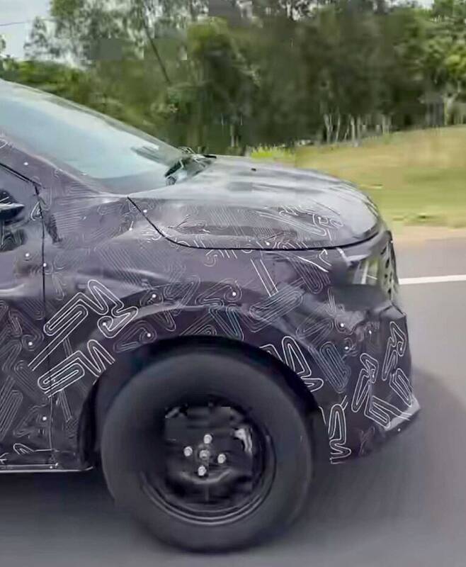 upcoming-nissan-mpv-spied-testing-3-768x933