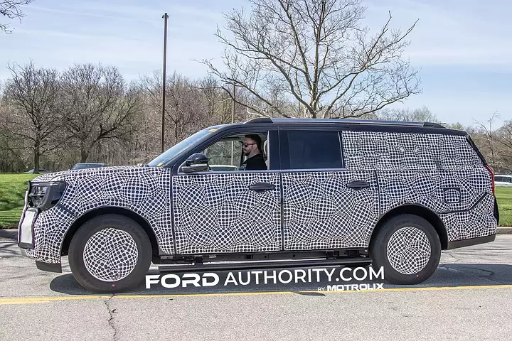 2025-Ford-Expedition-Refresh-Prototype-Spy-Shots-Light-Camo-April-2024-Exterior-008-side