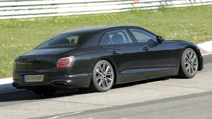 Bentley Flying Spur spied 06-newcarscoops