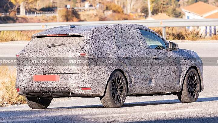 dacia-berlina-familiar-fotos-espia-2025111184-1763723637_15