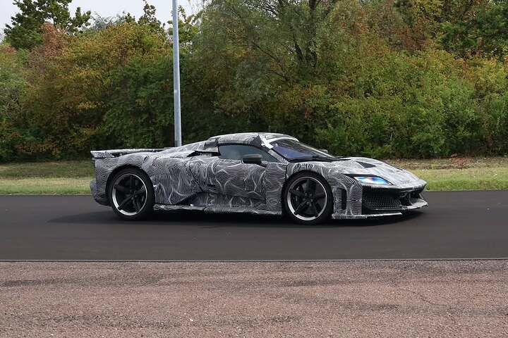 The all new Ferrari F80 Aperta is under way !.#carphotography #ferrari #supercar #f80 #carspott (1)