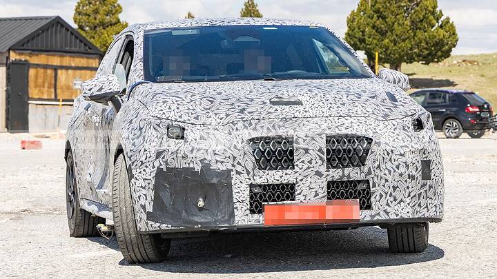El interior del nuevo Renault Clio 2026 se descubre en estas fotos espía que adelantan un coche más digital y conectado 10
