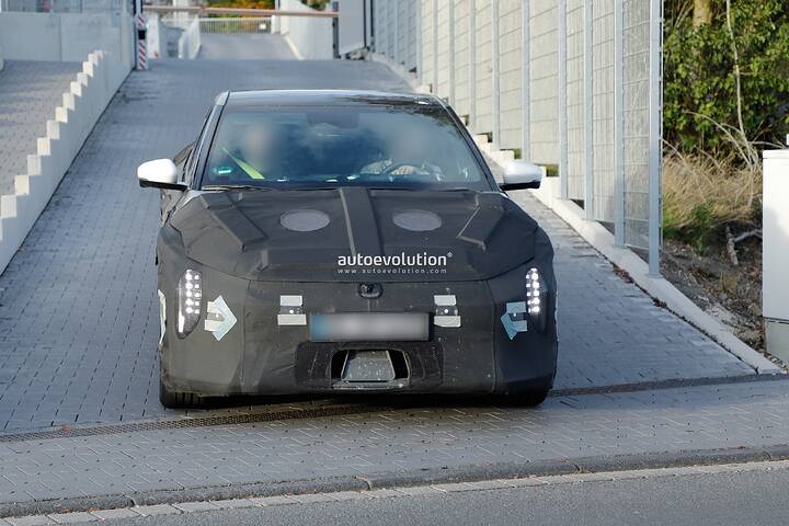 imgi_38_kias-ev4-gt-sedan-hits-the-open-road-for-testing-could-pack-roughly-400-hp_2