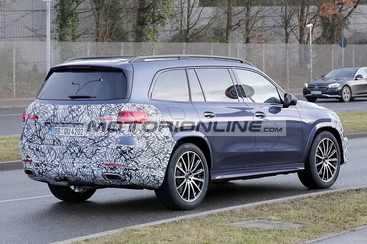 Mercedes-GLS-2026-009