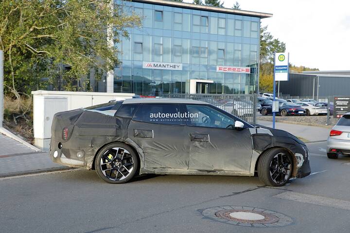imgi_28_kias-ev4-gt-sedan-hits-the-open-road-for-testing-could-pack-roughly-400-hp_7