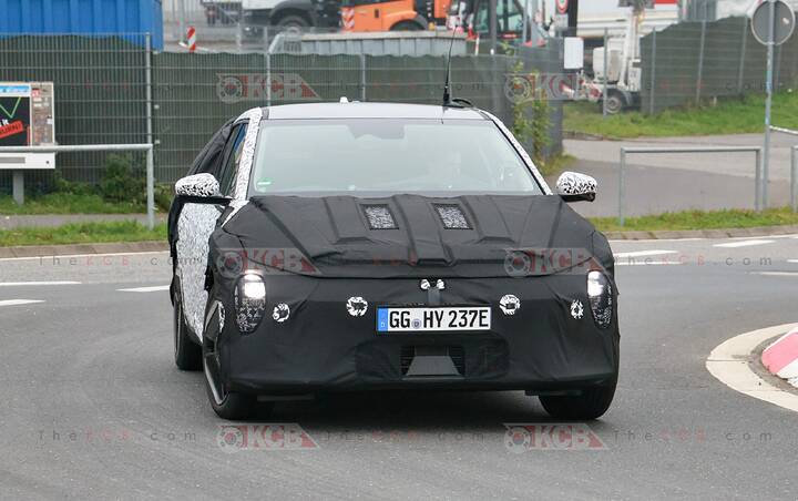 kia-ev4-hatchback-spied-loses-camouflage-7-scaled